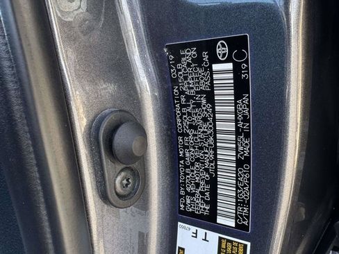 Used 2019 Toyota Prius XLE w/ Advanced Technology Package image 29