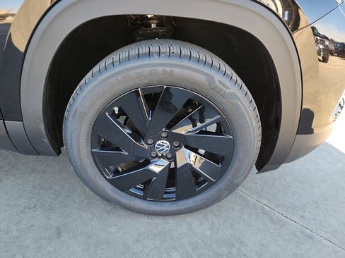 New 2026 Volkswagen Atlas SE image 9