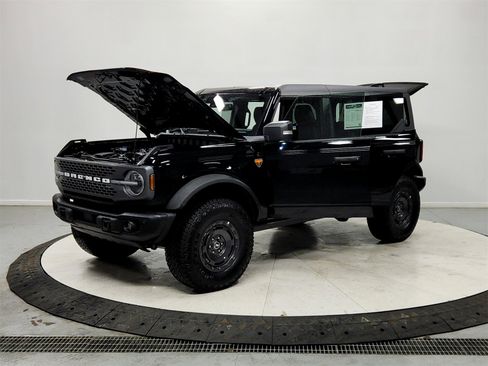 Used 2025 Ford Bronco Badlands image 11