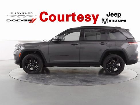 Certified 2022 Jeep Grand Cherokee Altitude image 8