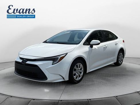 Used 2025 Toyota Corolla LE FWD image 1