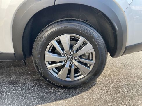 Used 2025 Nissan Pathfinder SV image 30