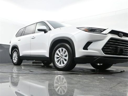 Used 2024 Toyota Grand Highlander XLE image 26