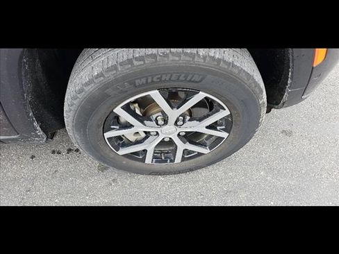 Used 2024 Jeep Grand Cherokee L Limited w/ Luxury Tech Group II AWD/4WD image 9