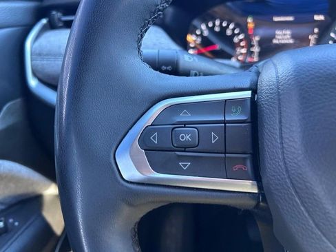 Used 2025 Jeep Compass Latitude image 11