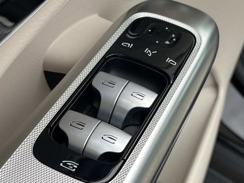 Certified 2025 Mercedes-Benz GLC 300 4MATIC image 18