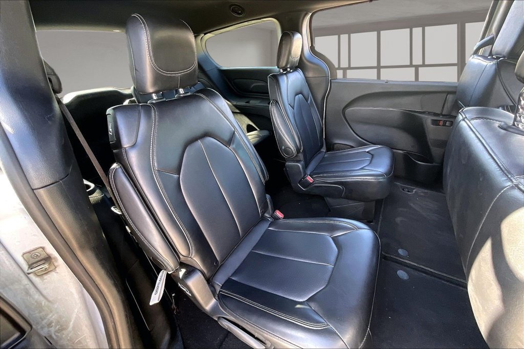 Used 2025 Chrysler Pacifica Select FWD image 23