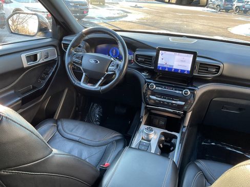 Used 2022 Ford Explorer ST w/ ST Street Pack image 21