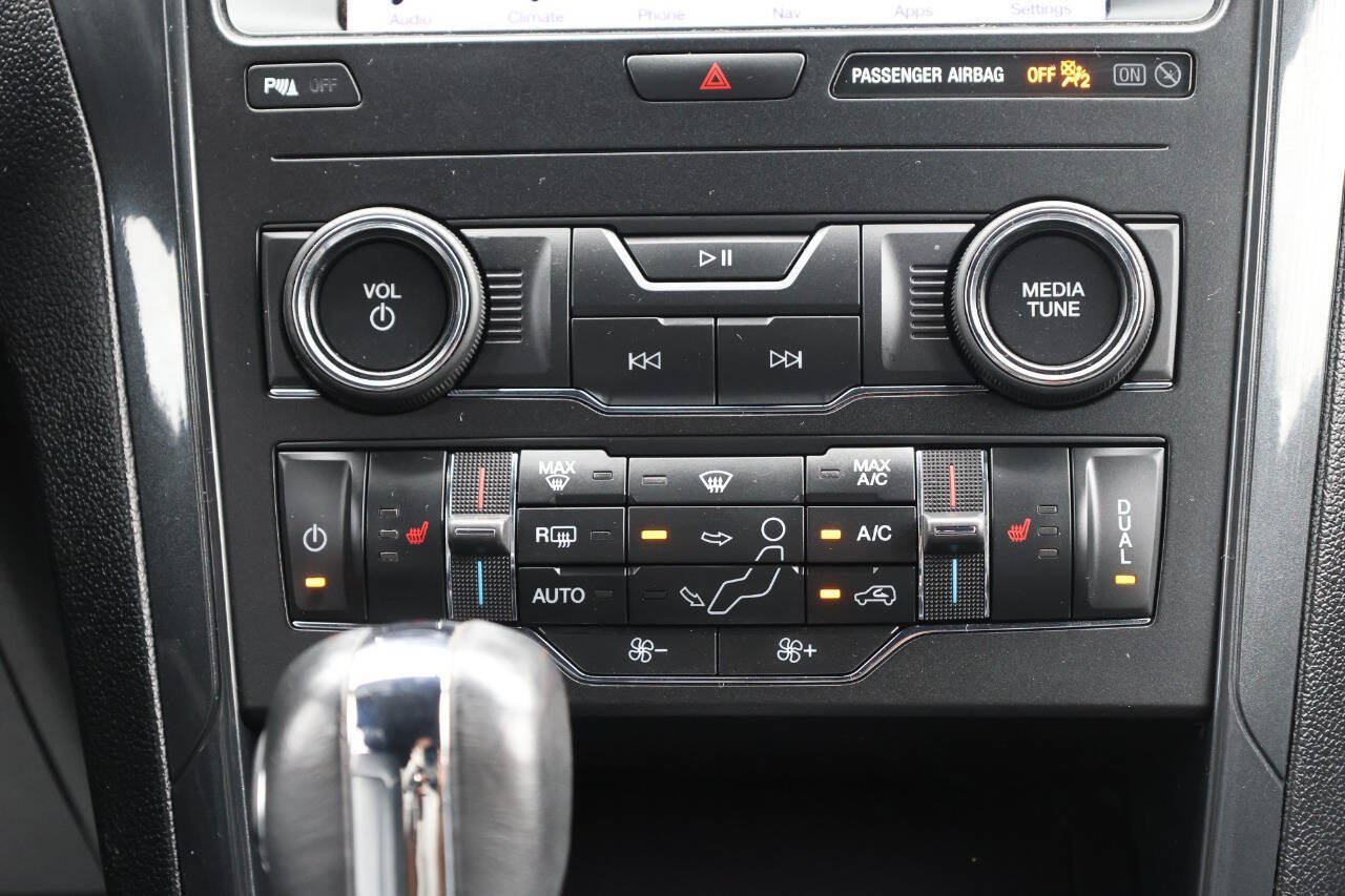Used 2019 Ford Explorer XLT w/ Equipment Group 202A AWD/4WD image 22