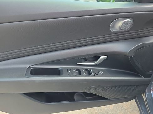 Used 2025 Hyundai Elantra SEL FWD image 12