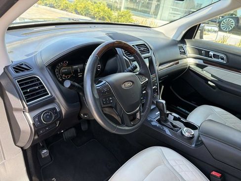 Used 2018 Ford Explorer Platinum image 15
