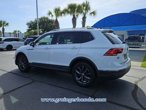 Used 2022 Volkswagen Tiguan SE FWD image 3