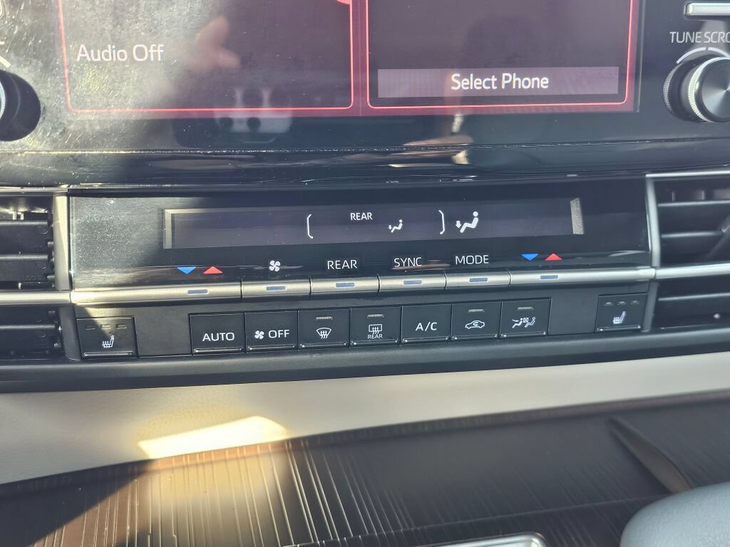 Used 2021 Toyota Sienna XLE FWD image 15