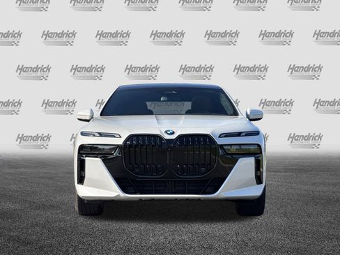 New 2026 BMW i7 xDrive60 w/ Premium Package image 3