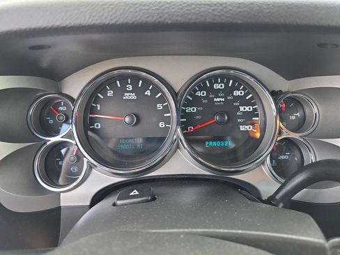 Used 2008 Chevrolet Silverado 1500 LT w/ Suspension Package, Off-Road AWD/4WD image 11