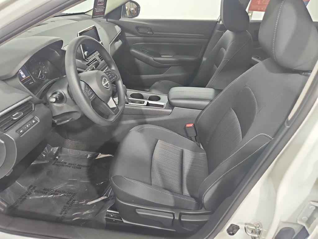 Used 2025 Nissan Altima 2.5 S FWD image 10