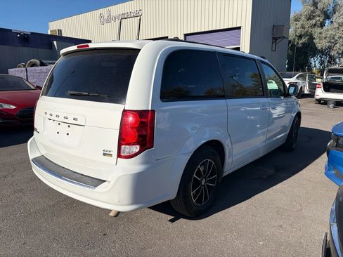 Used 2017 Dodge Grand Caravan GT image 4