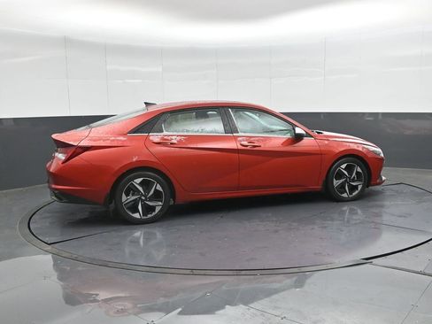 Used 2022 Hyundai Elantra Limited image 3