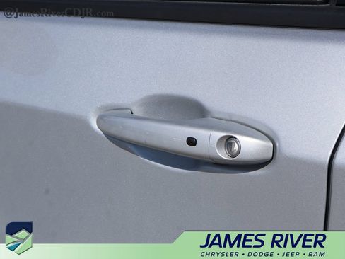 Used 2025 Jeep Compass Limited AWD/4WD image 19