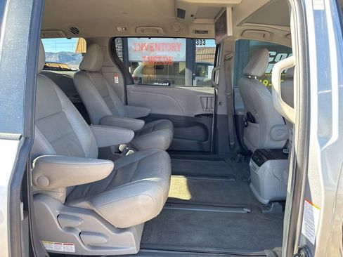 Used 2016 Toyota Sienna XLE Premium image 14