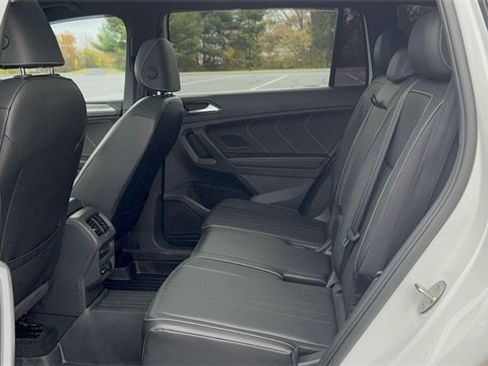 Used 2022 Volkswagen Tiguan SE R-Line image 11