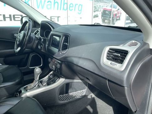 Used 2019 Jeep Compass Latitude image 28
