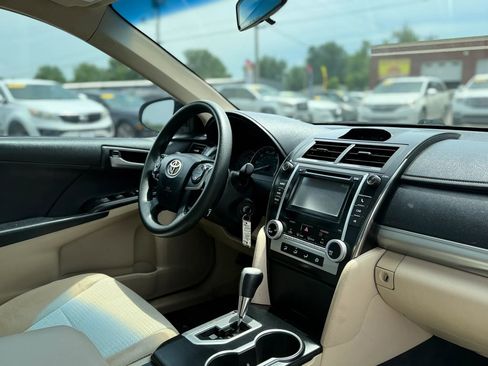 Used 2012 Toyota Camry LE FWD image 41