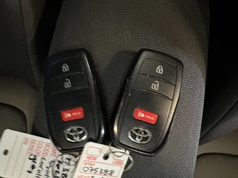 Used 2023 Toyota Corolla Cross LE AWD/4WD image 16