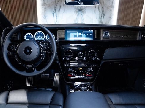 Used 2024 Rolls-Royce Phantom Sedan image 18