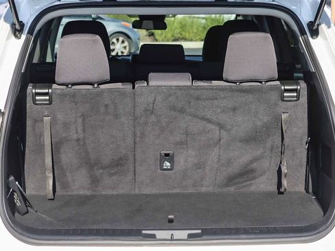 Used 2023 Toyota Highlander L image 26