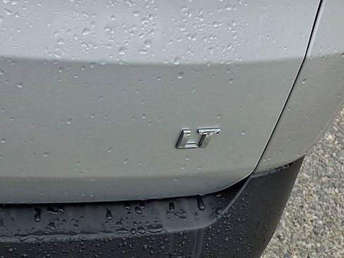 Used 2021 Chevrolet Traverse LT image 32