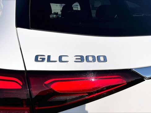 Used 2024 Mercedes-Benz GLC 300 4MATIC image 8