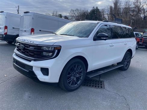 New 2025 Ford Expedition Platinum w/ Stealth Performance Package image 3