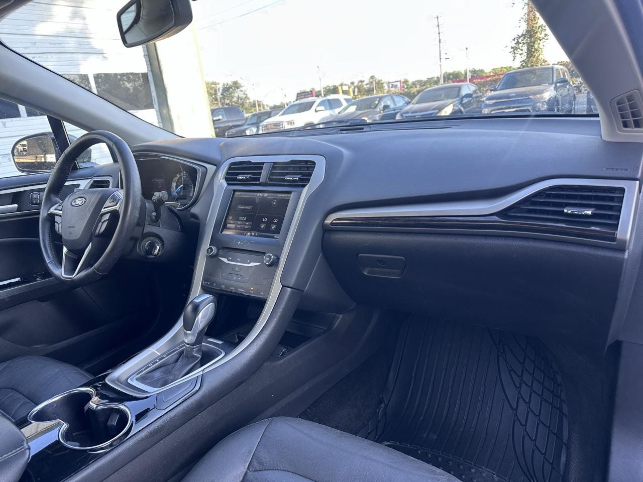 Used 2014 Ford Fusion SE w/ Equipment Group 502A FWD image 17