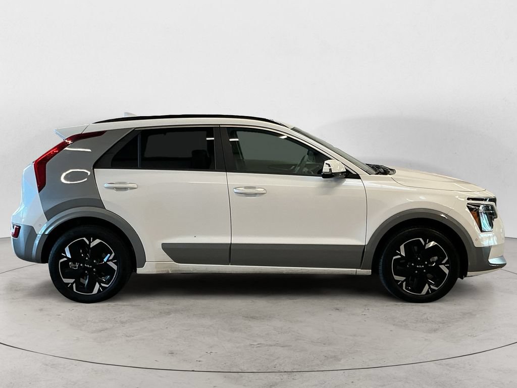 Used 2024 Kia Niro Wave w/ Wave Preserve Package FWD image 7