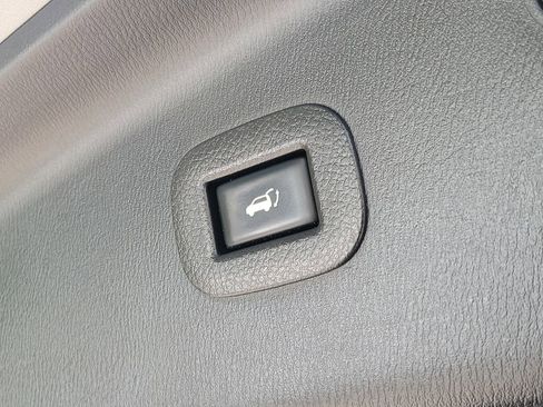 Used 2020 Nissan Armada Platinum w/ Captain's Chairs Package image 17