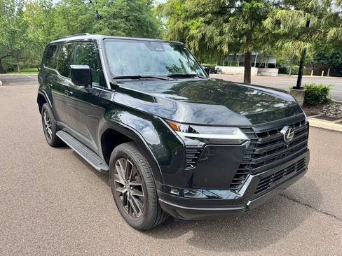 Used 2025 Lexus GX 550 w/ Accessory Package (2T) AWD/4WD image 4