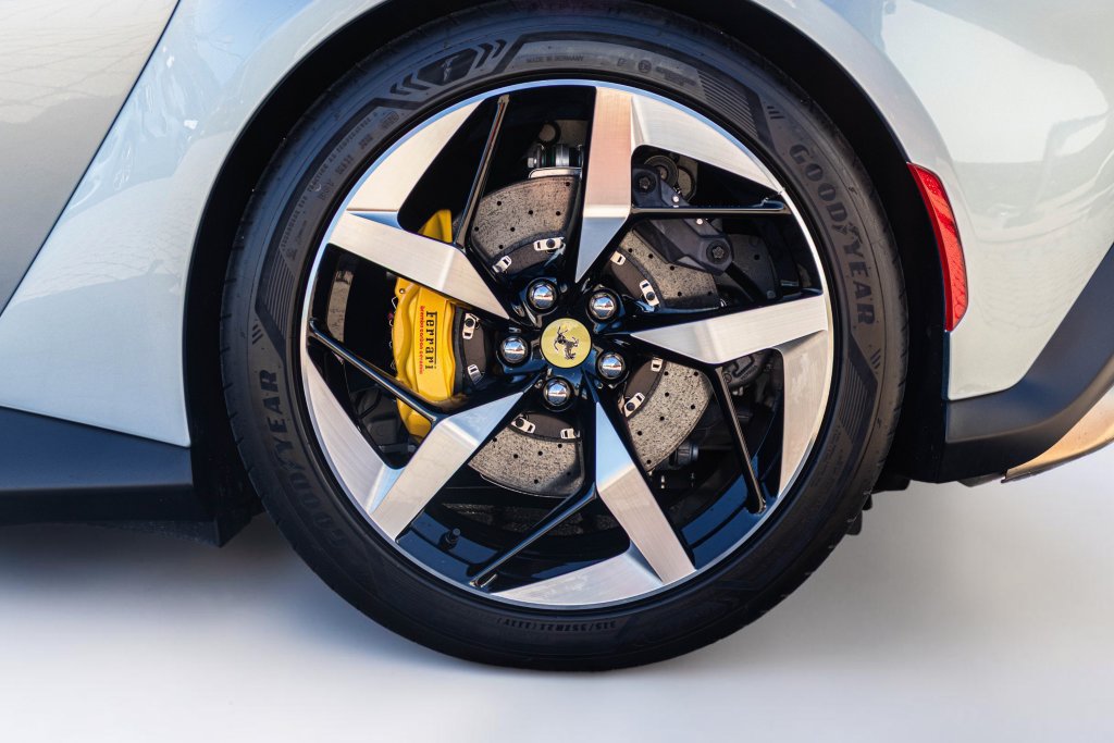 Certified 2026 Ferrari 12Cilindri Spider RWD image 59