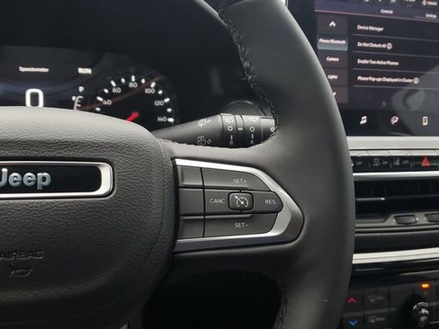 New 2026 Jeep Compass Latitude image 18