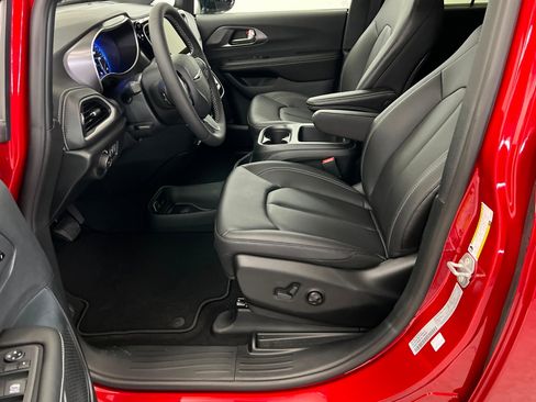 New 2026 Chrysler Pacifica Select image 17