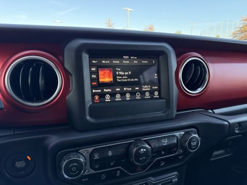 Used 2021 Jeep Wrangler Unlimited Rubicon w/ Cold Weather Group image 16