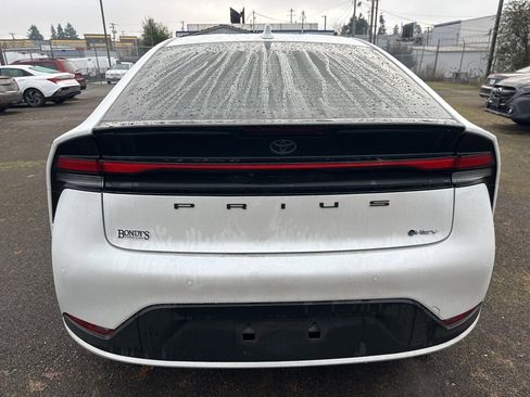 Used 2025 Toyota Prius LE image 8