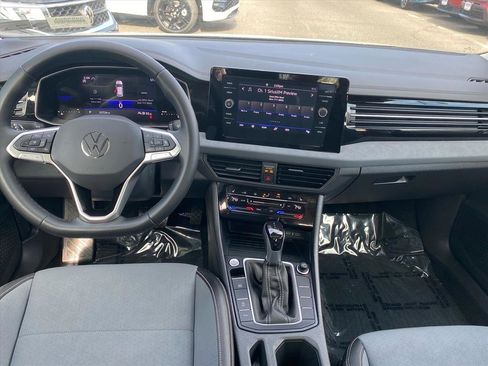 Certified 2025 Volkswagen Jetta SE image 11