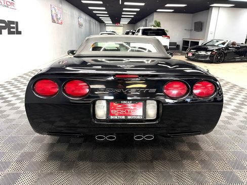 Used 2004 Chevrolet Corvette Convertible w/ Preferred Equipment Group RWD image 13