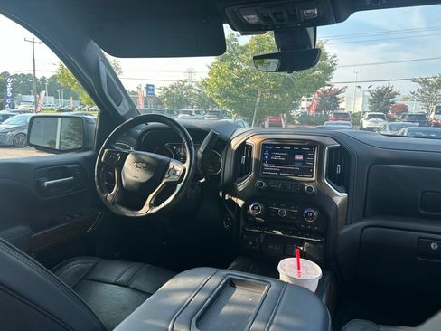Used 2022 Chevrolet Silverado 1500 High Country w/ Technology Package AWD/4WD image 14