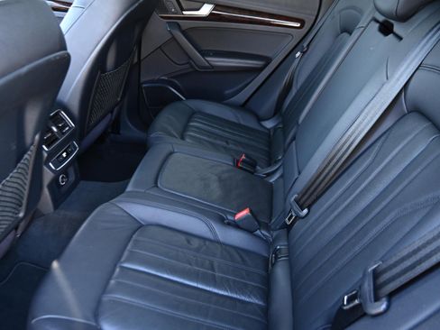 Used 2018 Audi Q5 Prestige w/ Prestige Package image 11