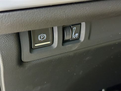 Used 2025 Cadillac XT4 Premium Luxury image 9