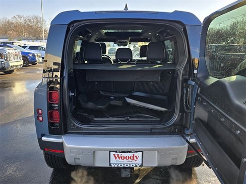 Used 2024 Land Rover Defender 110 S image 28