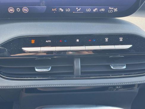 Used 2025 Buick Enclave Preferred FWD image 23