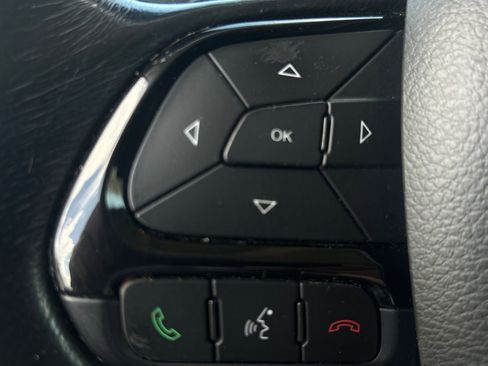 Used 2017 Jeep Renegade Altitude FWD image 33